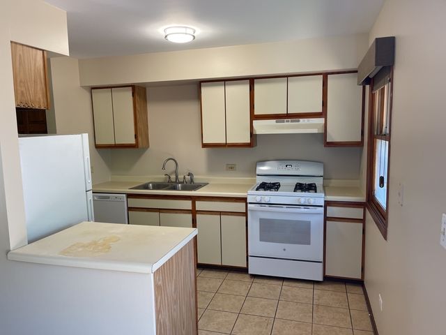 352 College Street, Crystal Lake, IL 60014