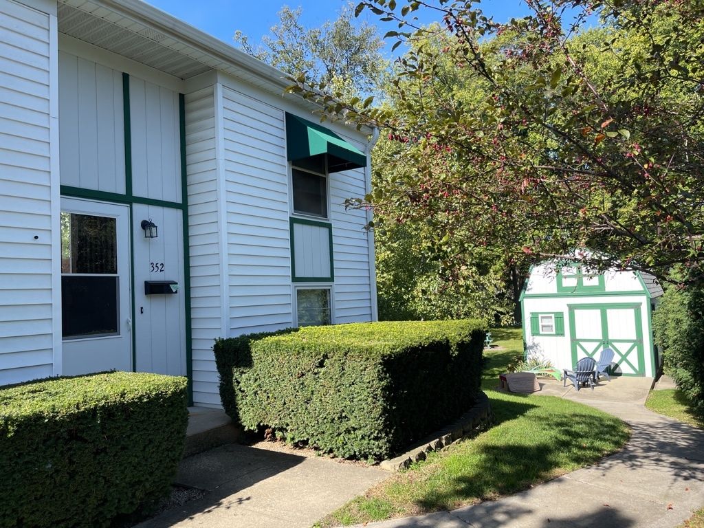 352 College Street, Crystal Lake, IL 60014