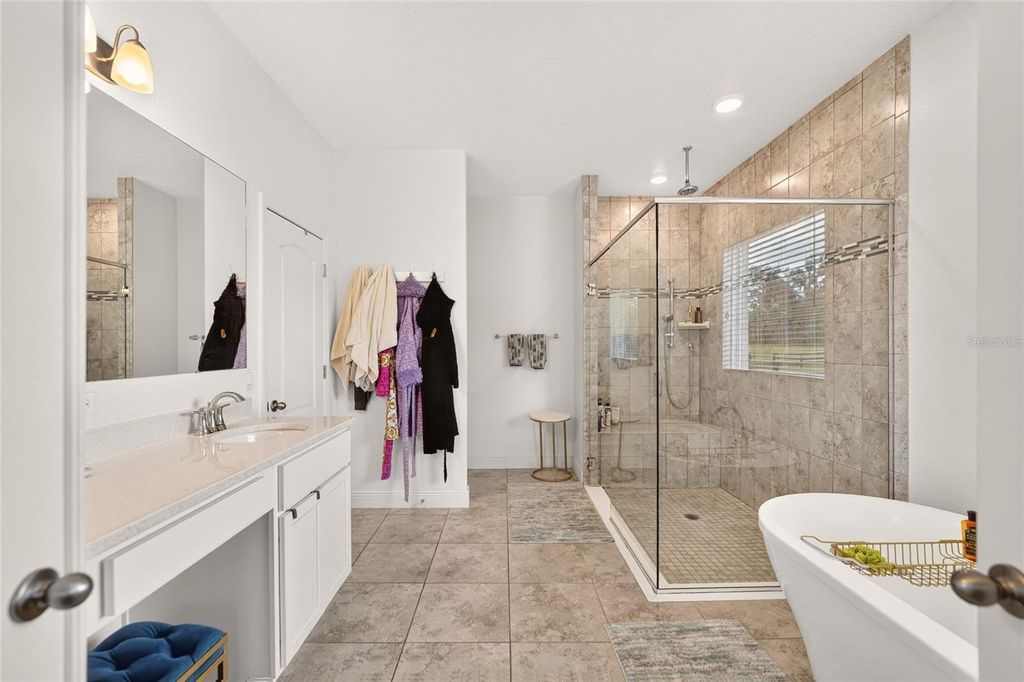 Image 20 of property listing at 5697 SW 215TH TERRACE, Newberry, FL 32669