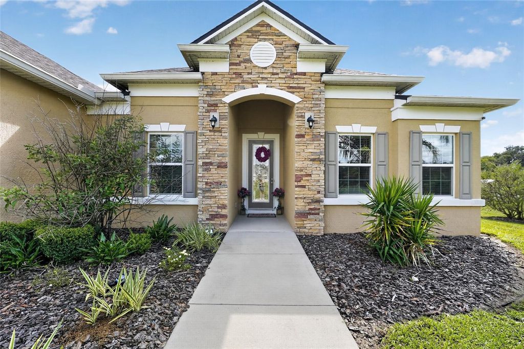 Image 3 of property listing at 5697 SW 215TH TERRACE, Newberry, FL 32669