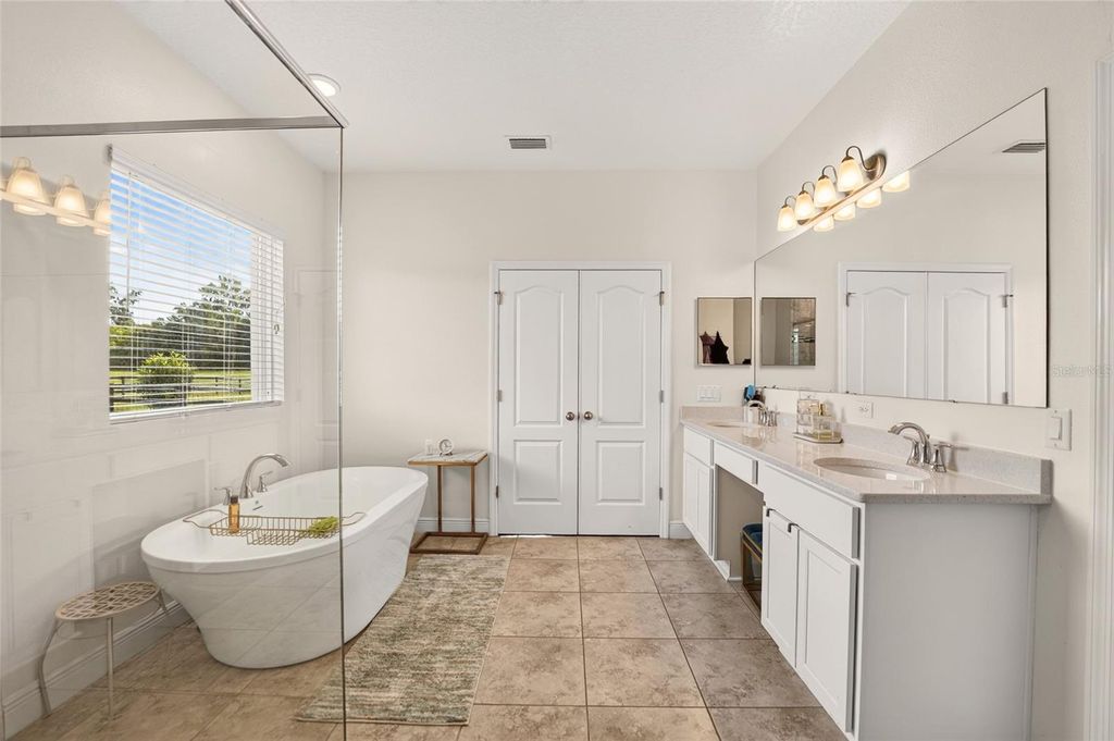 Image 23 of property listing at 5697 SW 215TH TERRACE, Newberry, FL 32669