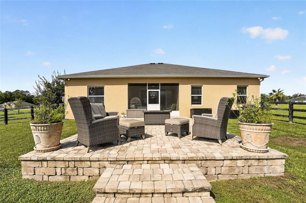 Image 40 of property listing at 5697 SW 215TH TERRACE, Newberry, FL 32669