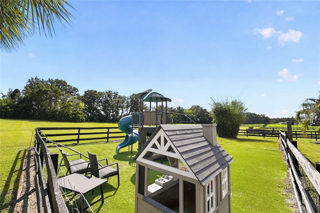 Image 43 of property listing at 5697 SW 215TH TERRACE, Newberry, FL 32669