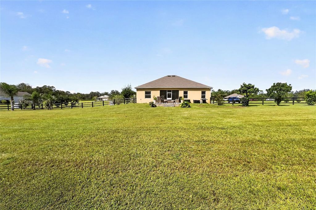 Image 44 of property listing at 5697 SW 215TH TERRACE, Newberry, FL 32669