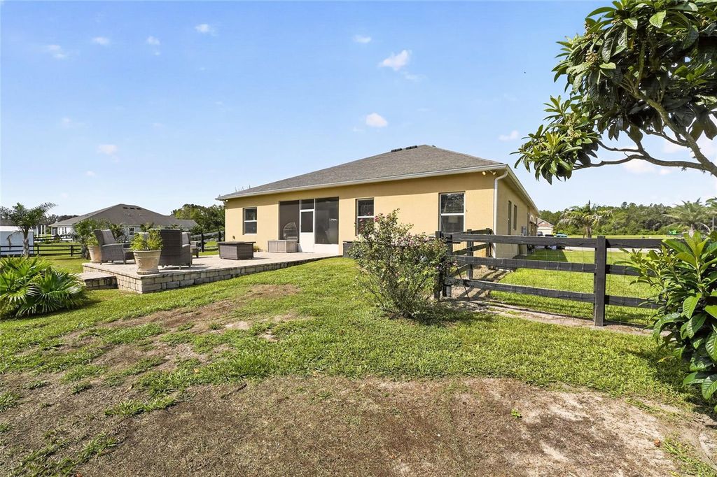 Image 45 of property listing at 5697 SW 215TH TERRACE, Newberry, FL 32669