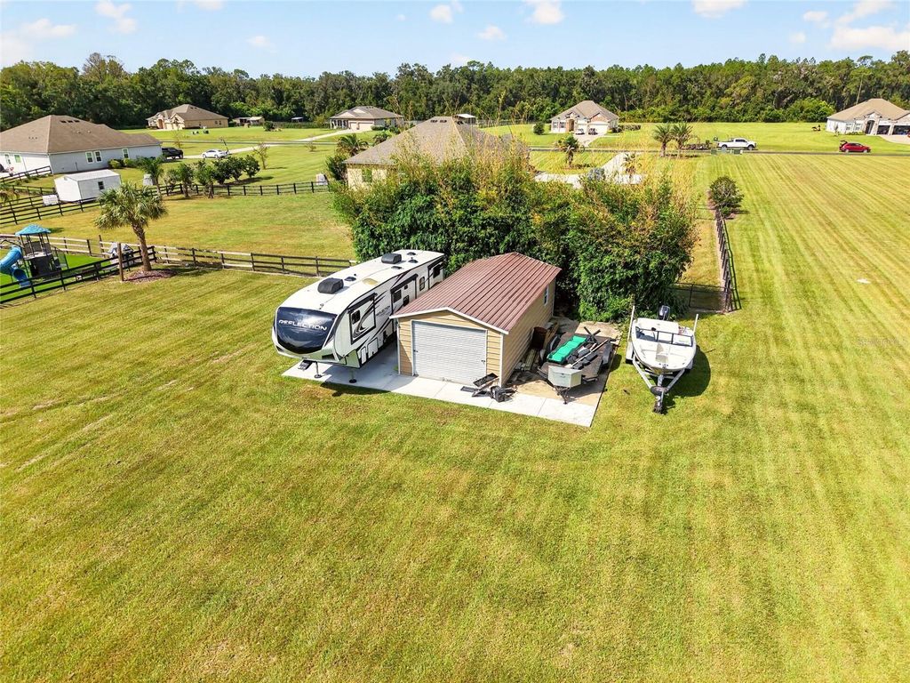 Image 47 of property listing at 5697 SW 215TH TERRACE, Newberry, FL 32669