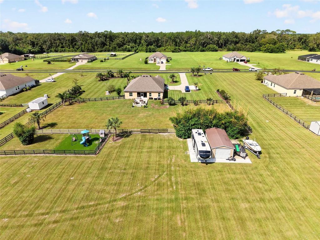 Image 49 of property listing at 5697 SW 215TH TERRACE, Newberry, FL 32669