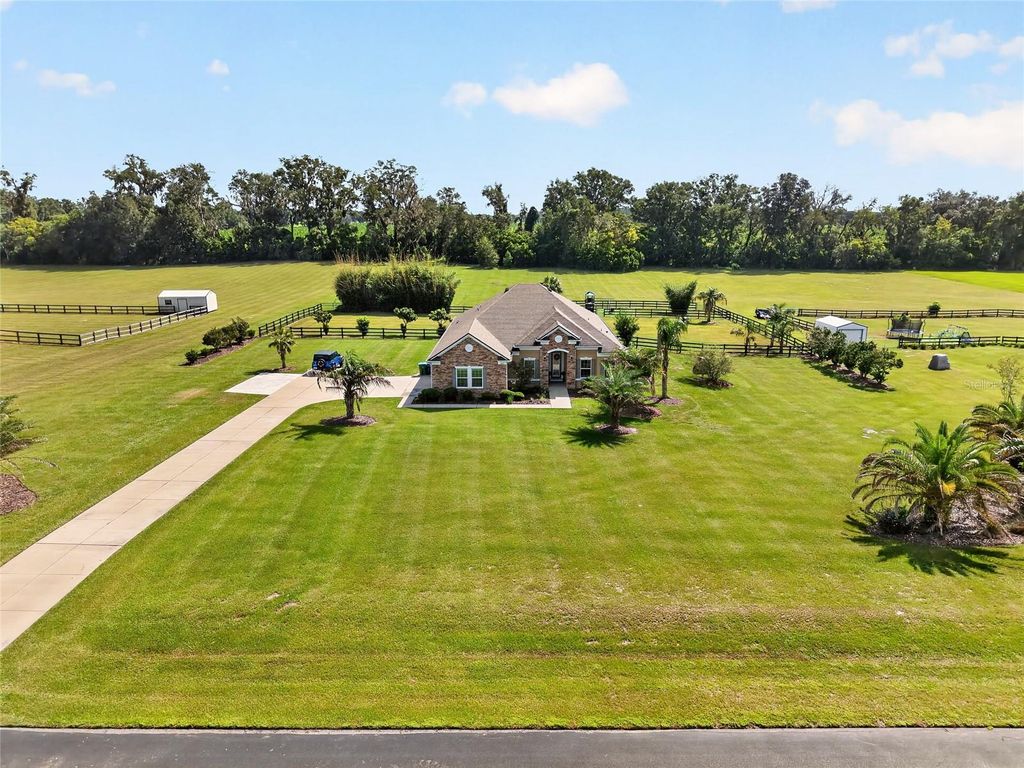 Image 51 of property listing at 5697 SW 215TH TERRACE, Newberry, FL 32669