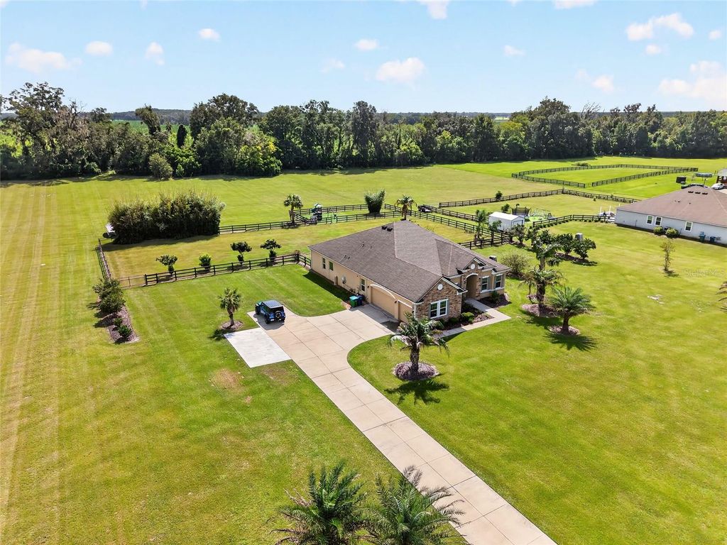 Image 54 of property listing at 5697 SW 215TH TERRACE, Newberry, FL 32669