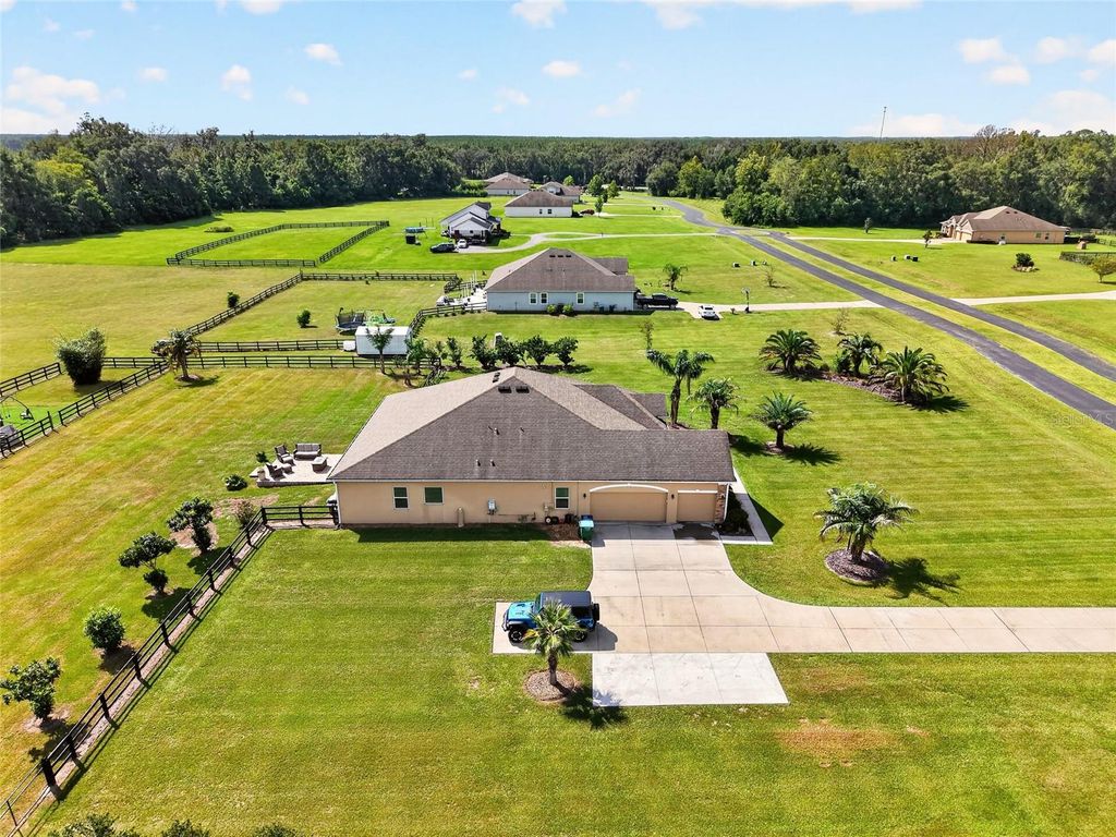 Image 55 of property listing at 5697 SW 215TH TERRACE, Newberry, FL 32669
