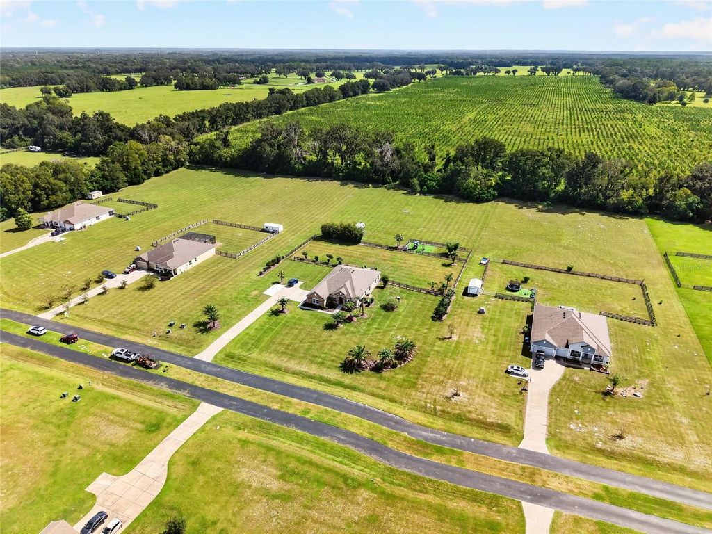 Image 57 of property listing at 5697 SW 215TH TERRACE, Newberry, FL 32669