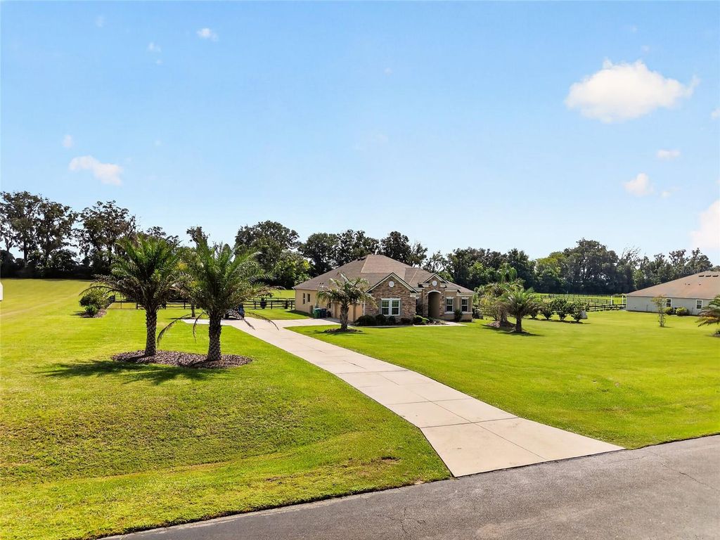 Image 58 of property listing at 5697 SW 215TH TERRACE, Newberry, FL 32669