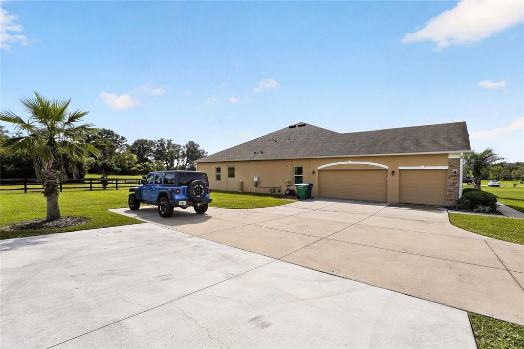 Image 59 of property listing at 5697 SW 215TH TERRACE, Newberry, FL 32669
