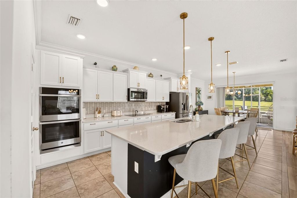 Image 9 of property listing at 5697 SW 215TH TERRACE, Newberry, FL 32669