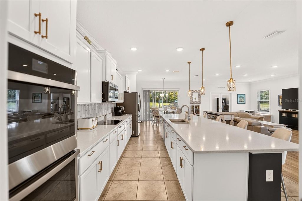 Image 10 of property listing at 5697 SW 215TH TERRACE, Newberry, FL 32669