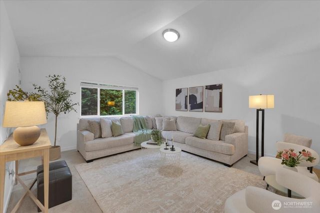 20704 2nd Avenue W, Lynnwood, WA 98036