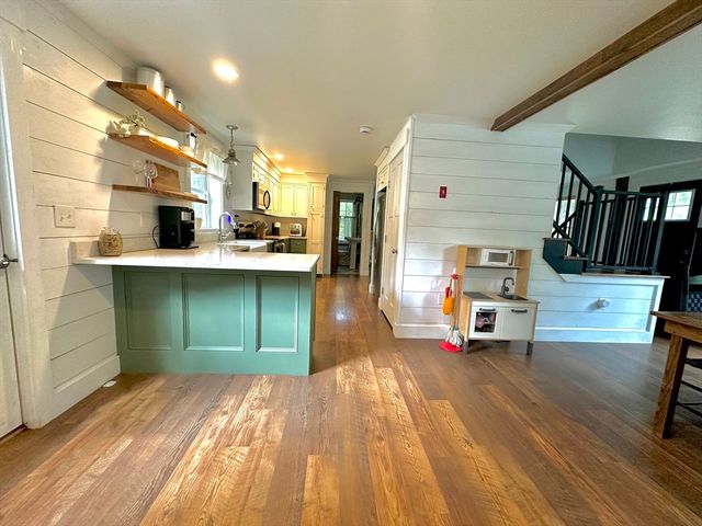 180 Bald Mountain Rd, Bernardston, MA 01337