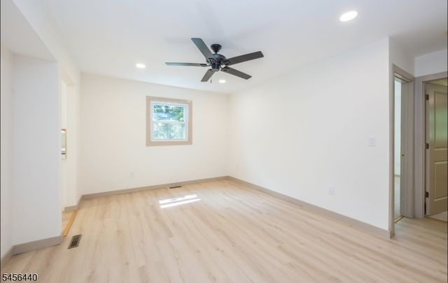 33 Orchard Dr, Vernon Twp., NJ 07462