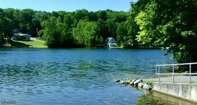 33 Orchard Dr, Vernon Twp., NJ 07462