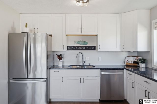 762 W Lakeshore Drive, Lincoln, NE 68528