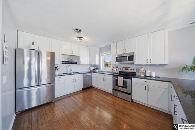 762 W Lakeshore Drive, Lincoln, NE 68528