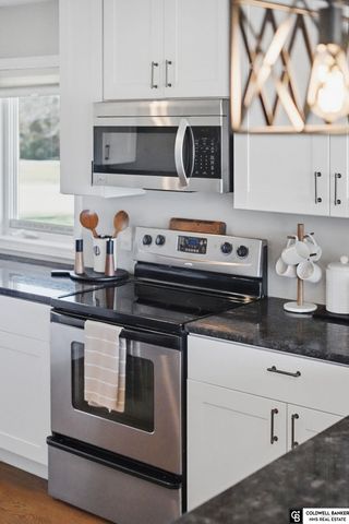 762 W Lakeshore Drive, Lincoln, NE 68528