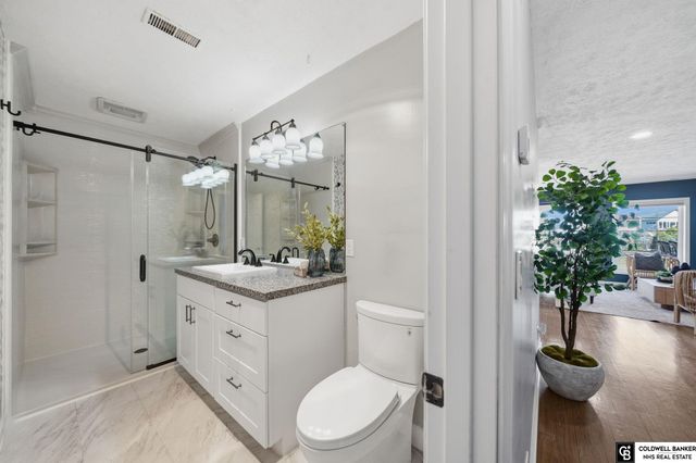 762 W Lakeshore Drive, Lincoln, NE 68528