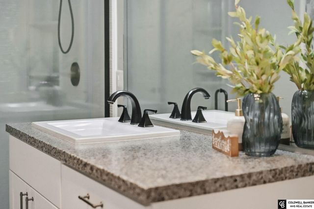 762 W Lakeshore Drive, Lincoln, NE 68528