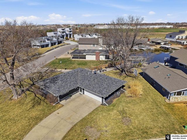 762 W Lakeshore Drive, Lincoln, NE 68528