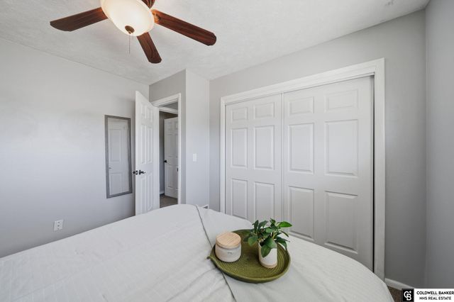 762 W Lakeshore Drive, Lincoln, NE 68528