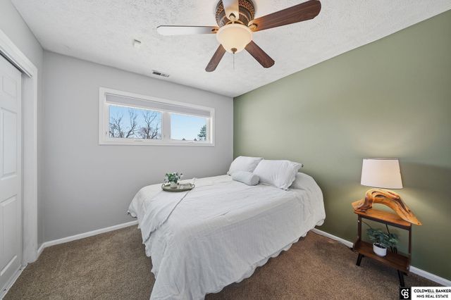 762 W Lakeshore Drive, Lincoln, NE 68528