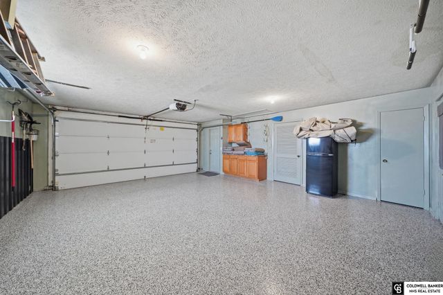 762 W Lakeshore Drive, Lincoln, NE 68528