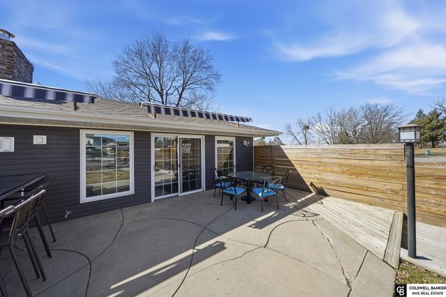 762 W Lakeshore Drive, Lincoln, NE 68528