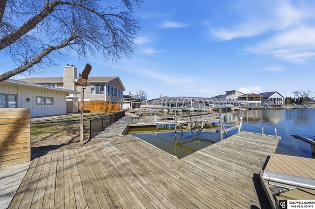 762 W Lakeshore Drive, Lincoln, NE 68528