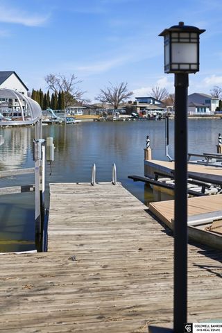 762 W Lakeshore Drive, Lincoln, NE 68528