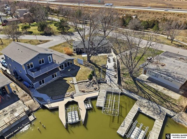 762 W Lakeshore Drive, Lincoln, NE 68528