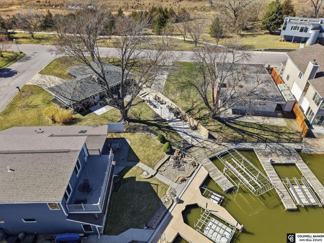 762 W Lakeshore Drive, Lincoln, NE 68528