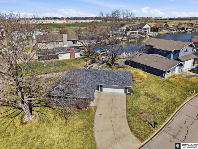 762 W Lakeshore Drive, Lincoln, NE 68528