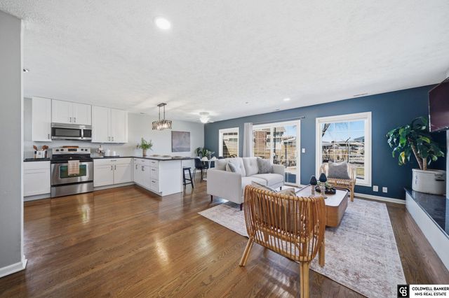 762 W Lakeshore Drive, Lincoln, NE 68528