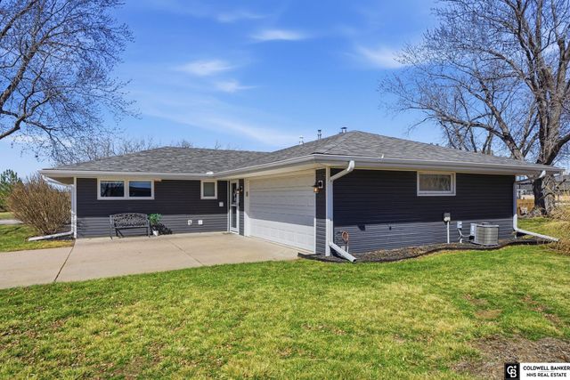 762 W Lakeshore Drive, Lincoln, NE 68528