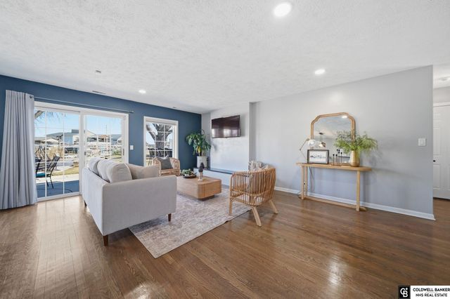 762 W Lakeshore Drive, Lincoln, NE 68528