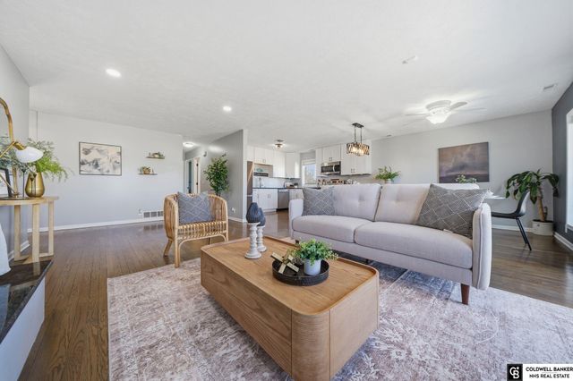 762 W Lakeshore Drive, Lincoln, NE 68528