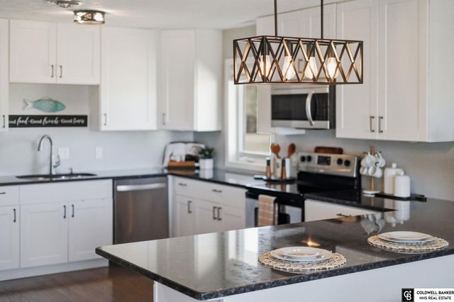 762 W Lakeshore Drive, Lincoln, NE 68528