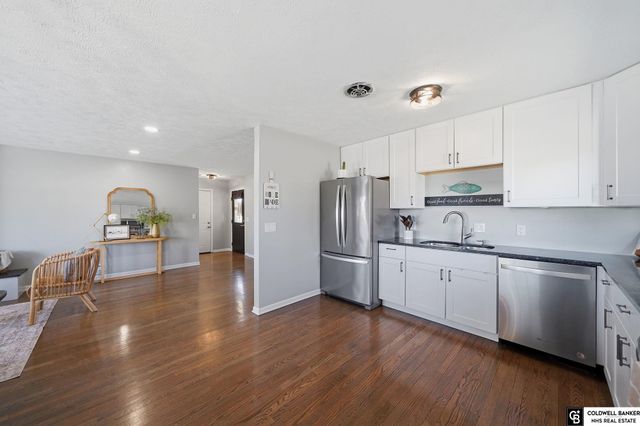 762 W Lakeshore Drive, Lincoln, NE 68528