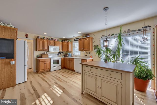 575 RED RUN RD, East Earl, PA 17519