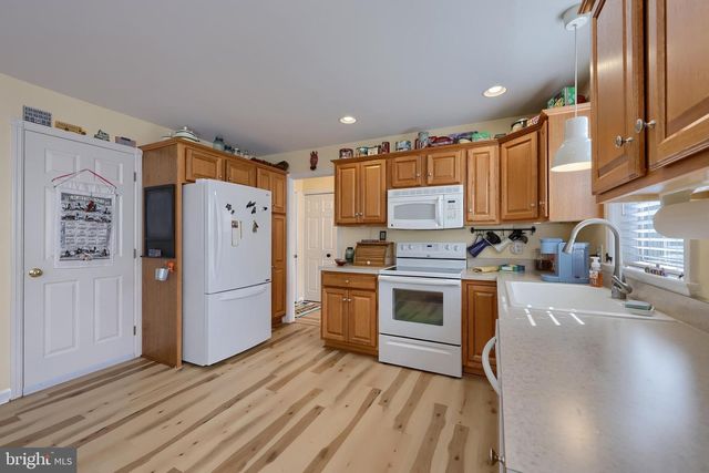 575 RED RUN RD, East Earl, PA 17519