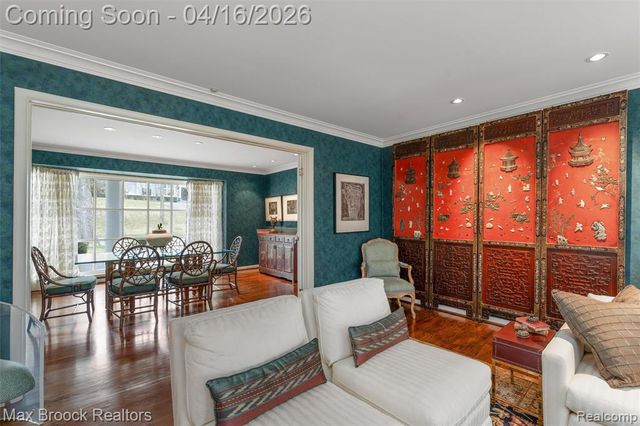 919 W Glengarry Circle, Bloomfield Hills, MI 48301