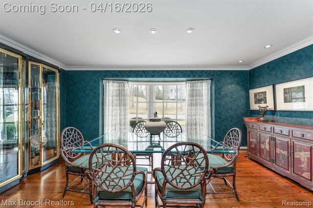 919 W Glengarry Circle, Bloomfield Hills, MI 48301