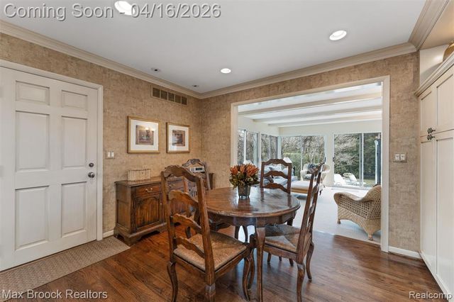 919 W Glengarry Circle, Bloomfield Hills, MI 48301
