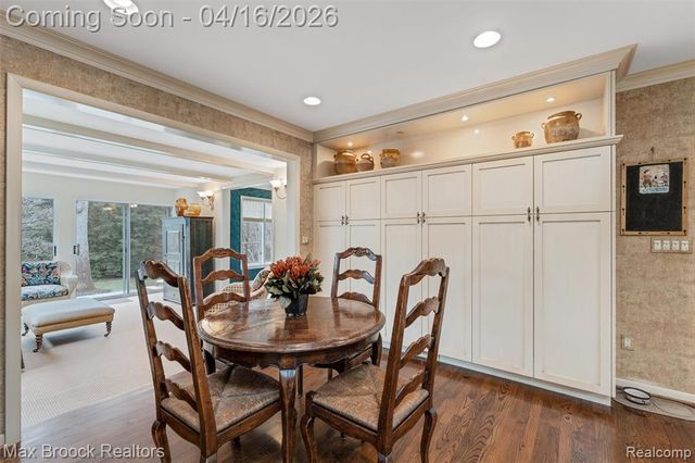 919 W Glengarry Circle, Bloomfield Hills, MI 48301